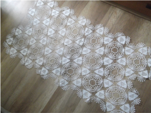 Háčkovaný bílý ubrus 128 x 68 cm — foto 2