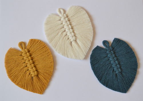 Macramé pírko - petrolejová — foto 3