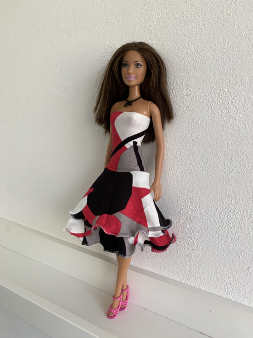 Šaty na panenku Barbie — foto 2