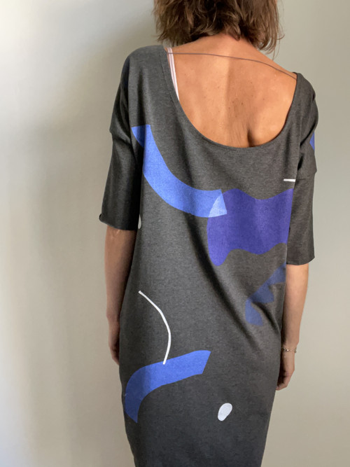 Šaty abstrakt — foto 5