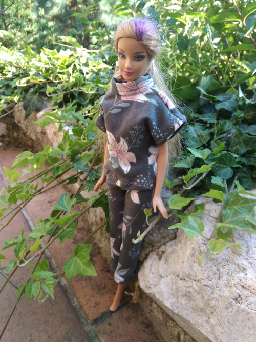 Pro Barbii šedý komplet — foto 3