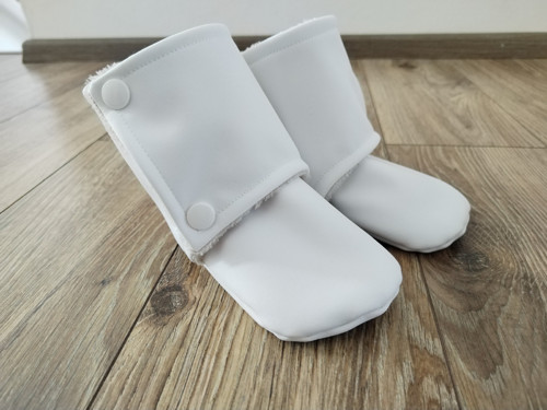 Capáčky ze softshellu s beránkem do kočárku — foto 2