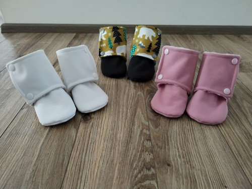 Capáčky ze softshellu s beránkem do kočárku — foto 4