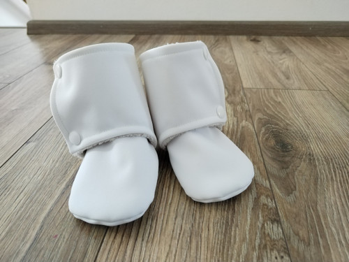 Capáčky ze softshellu s beránkem do kočárku — foto 3