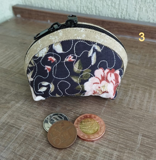Kapsička - černá s květy — foto 3