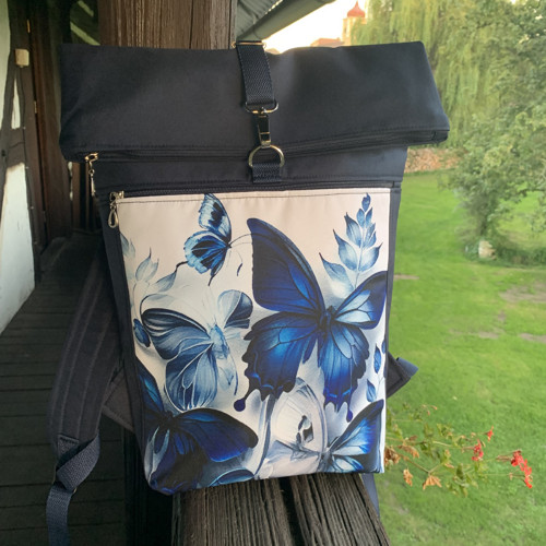 Motýl v modré + přední kapsa na zip — foto 2