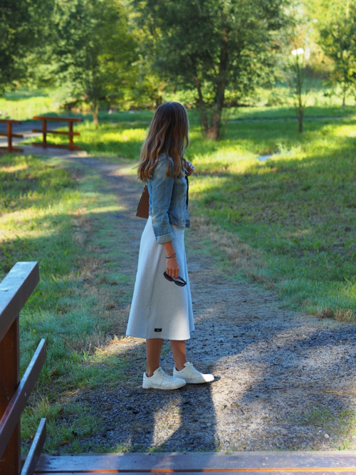 Překřížená midi sukně Šedá — foto 3