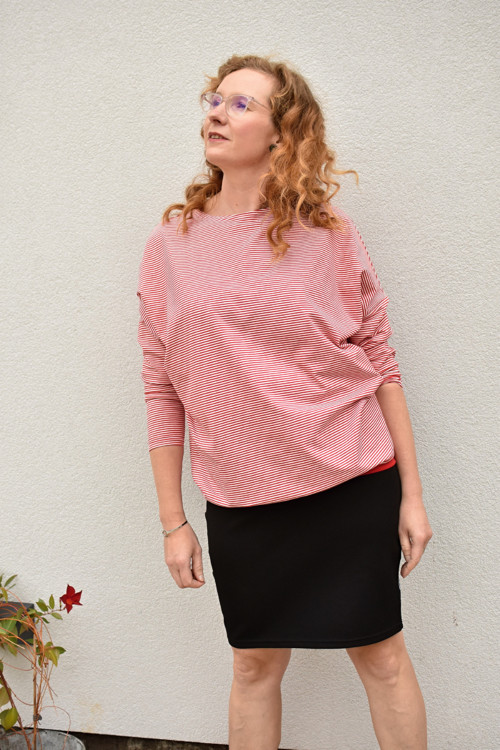 Černá jednoduchá sukénka, vel. XL — foto 2