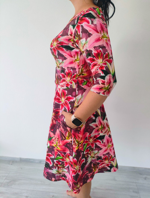 Liliové šaty — foto 3