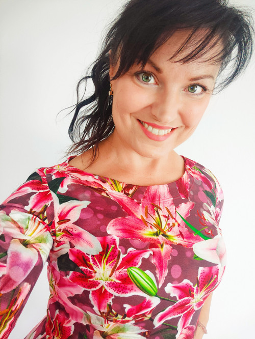Liliové šaty — foto 4