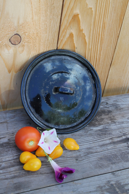 Smaltovaná černá poklička 18 cm — foto 3