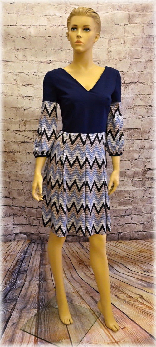 Šaty - Chevron - Vel. 38 — foto 2