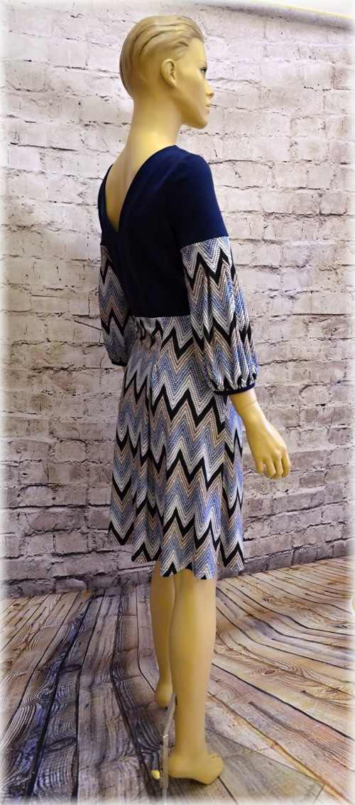 Šaty - Chevron - Vel. 38 — foto 3