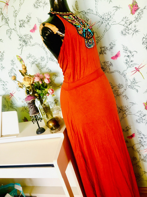 Šaty boho s náhrdelníkem — foto 3