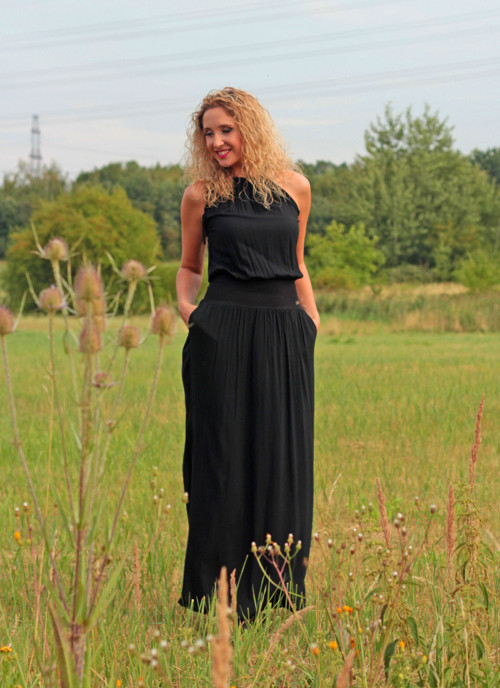Černé šaty na ramínka — foto 2