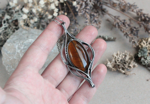Eglamír ~ Šperk s tygřím okem — foto 2