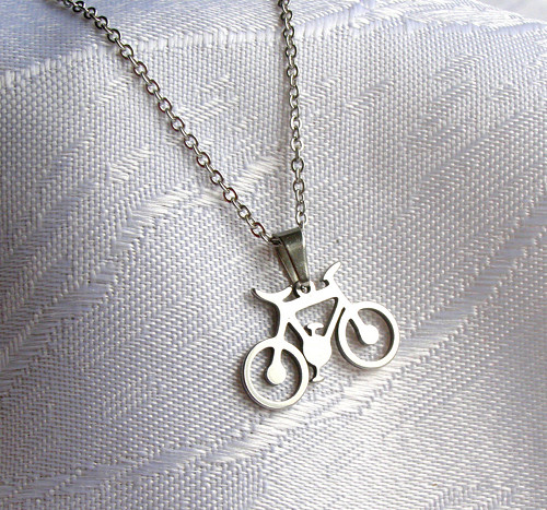 CYKLISTICKÉ náušnice z chir. oceli — foto 5