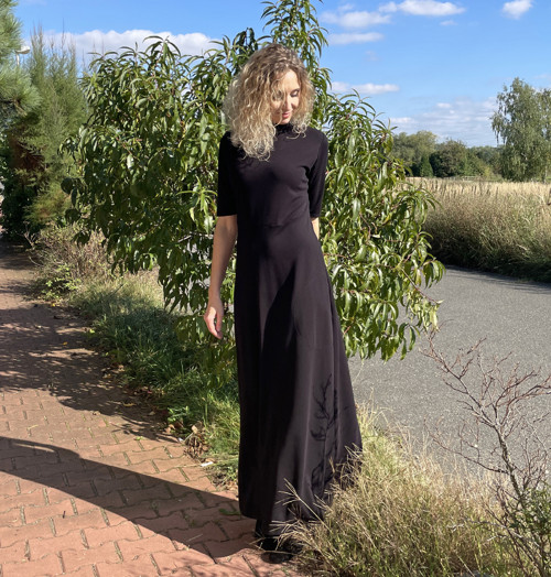 Černé šaty s rolákem dlouhé — foto 6