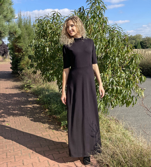 Černé šaty s rolákem dlouhé — foto 4