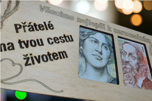 Dřevěná obálka na peníze PŘÁTELÉ — foto 2