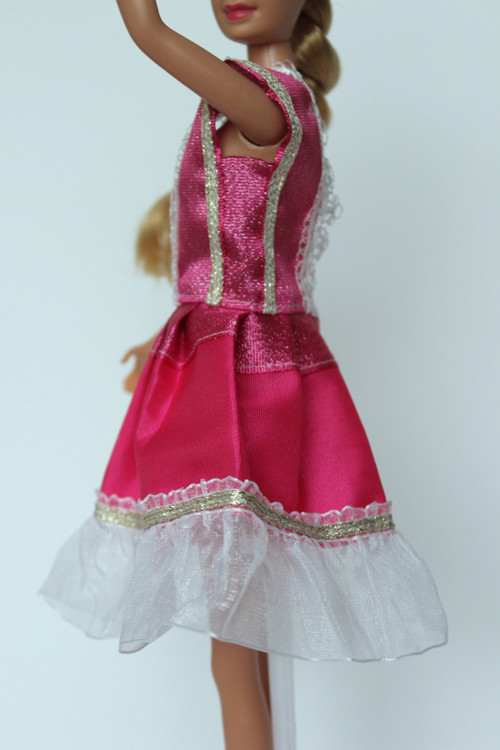 Šaty pro Barbie — foto 4