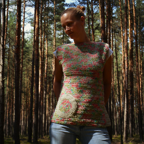 Háčkovaná vesta s kapsou — foto 4
