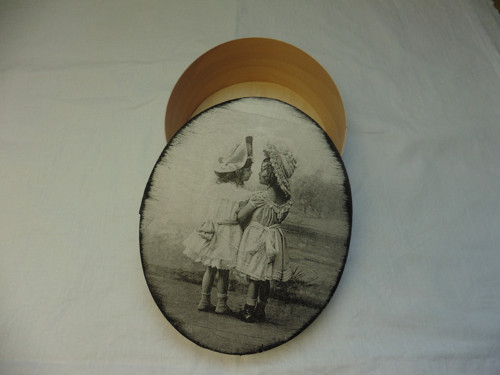 Krabička oválná zdobená — foto 2