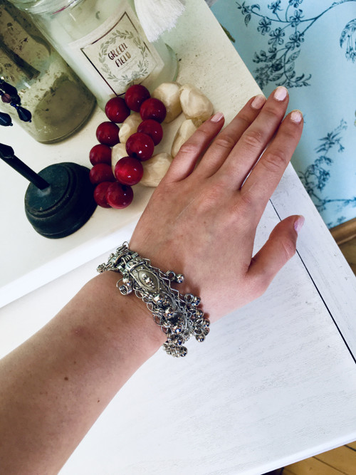 Náramek boho s cingrlátky — foto 3