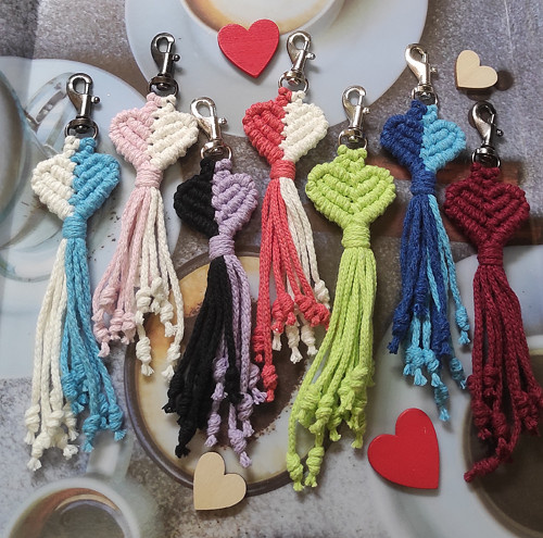 Macramé klíčenka - love — foto 3