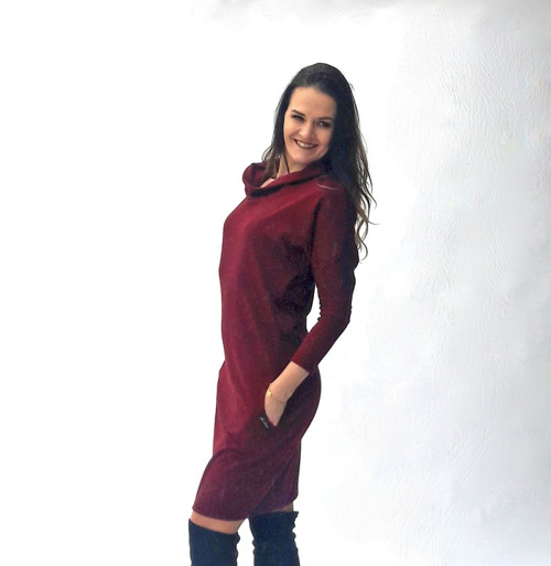 Vínové šaty — foto 3