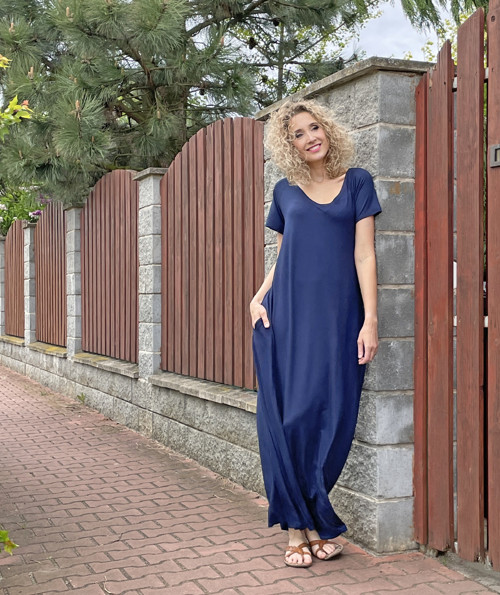 Tmavěmodré zvonové šaty — foto 5