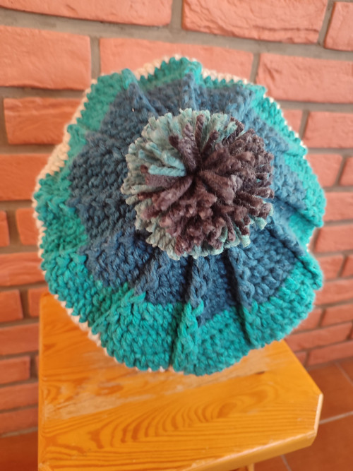 Dámský baret s bambulkou — foto 4