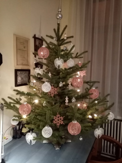 Háčkovaná baňka 8 cm — foto 3