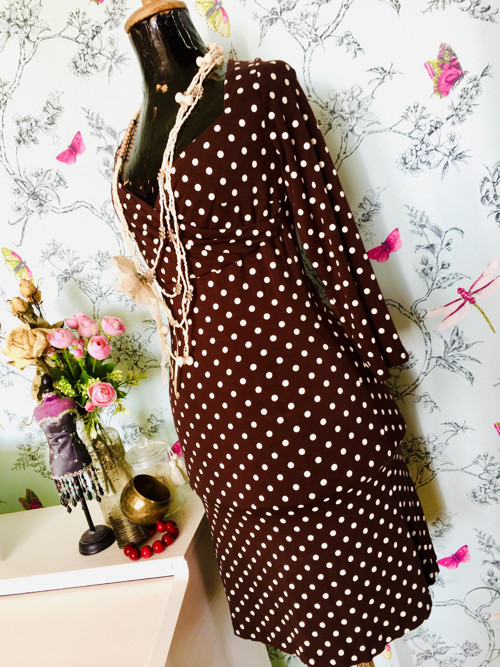 Šaty retro dots v čokoládě — foto 4
