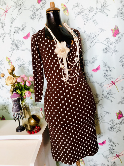 Šaty retro dots v čokoládě — foto 2
