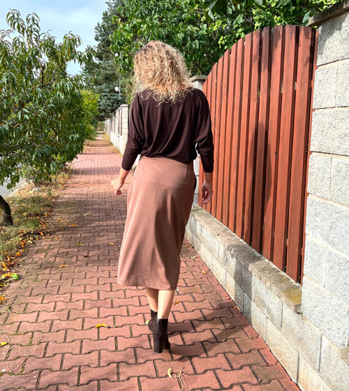 Světle hnědá sukně se skladem — foto 6