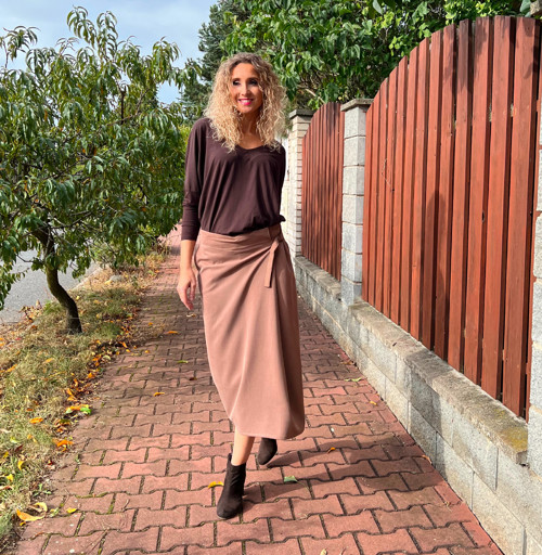 Světle hnědá sukně se skladem — foto 2