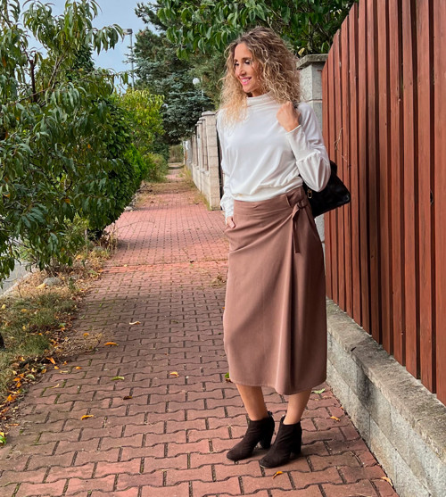 Světle hnědá sukně se skladem — foto 5