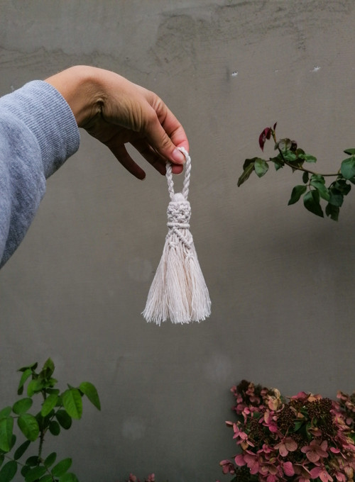 Ozdobný macramé střapec — foto 2