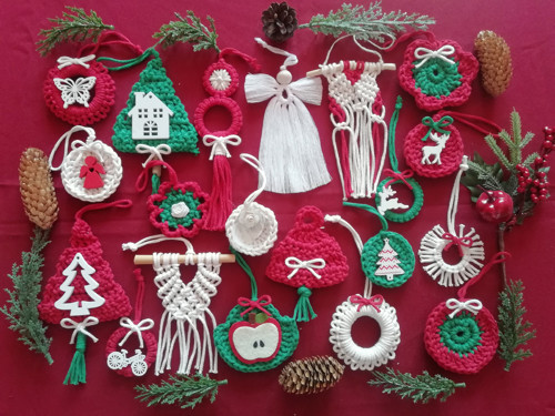 Macramé a háčkované vánoční ozdoby — foto 2