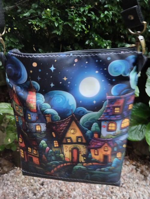 Jasmína crossbody večerní ulice — foto 6
