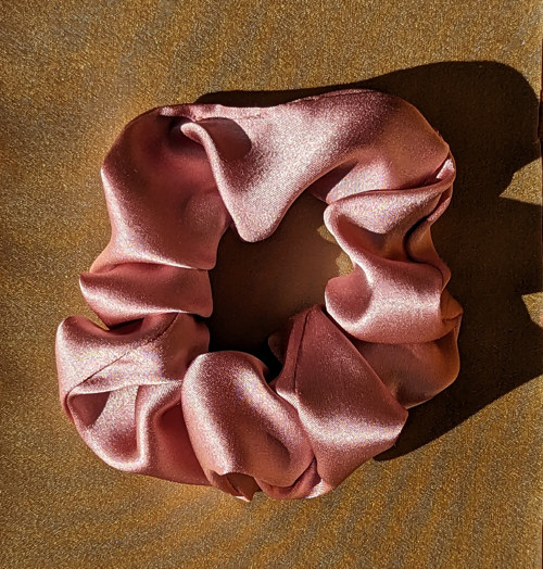 DUSTY PINK - hedvábná scrunchie KLASIK — foto 2