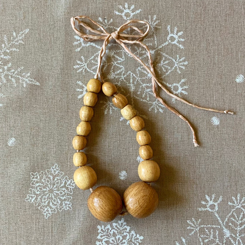 Mandle - náhrdelník hedvábí a dřevo — foto 4