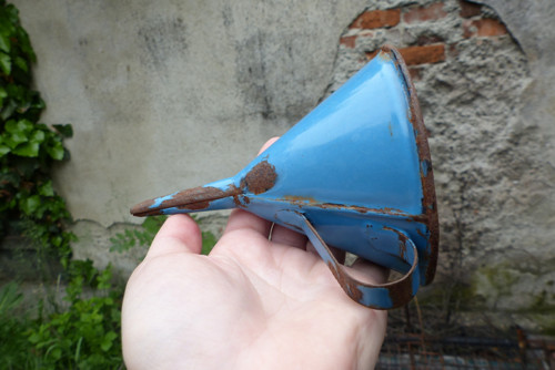 Modrý smaltovaný trychtýř, smalt — foto 3
