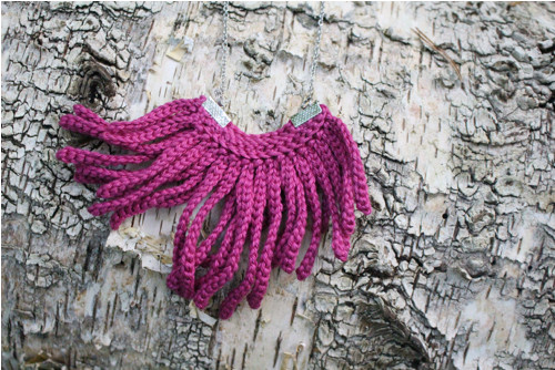 Nudličkový náhrdelník magenta — foto 4
