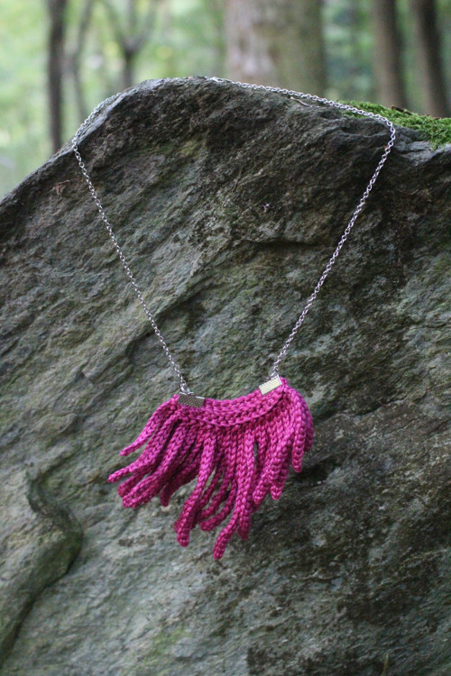 Nudličkový náhrdelník magenta — foto 2