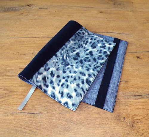 Obal na knihu nastavitelný - leopardí černošedý — foto 2