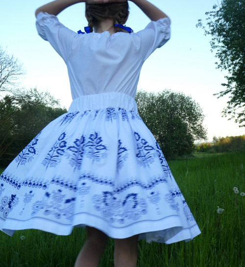Sukně Modrý folklór na bíle — foto 2