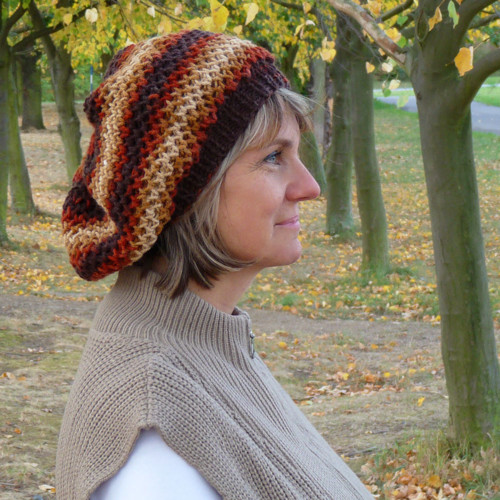 Pletený baret s trochou rezu — foto 5