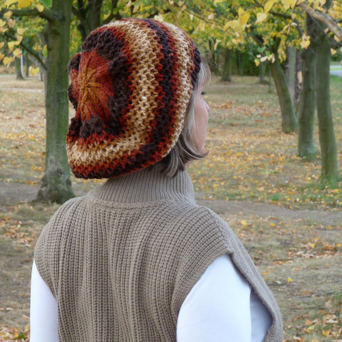 Pletený baret s trochou rezu — foto 6
